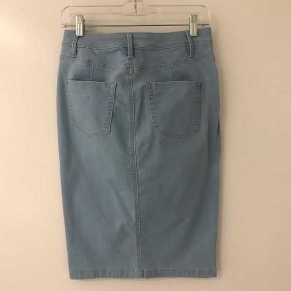 ✨NEVER WORN✨ RW&Co denim stretch skirt - Picture 3 of 3
